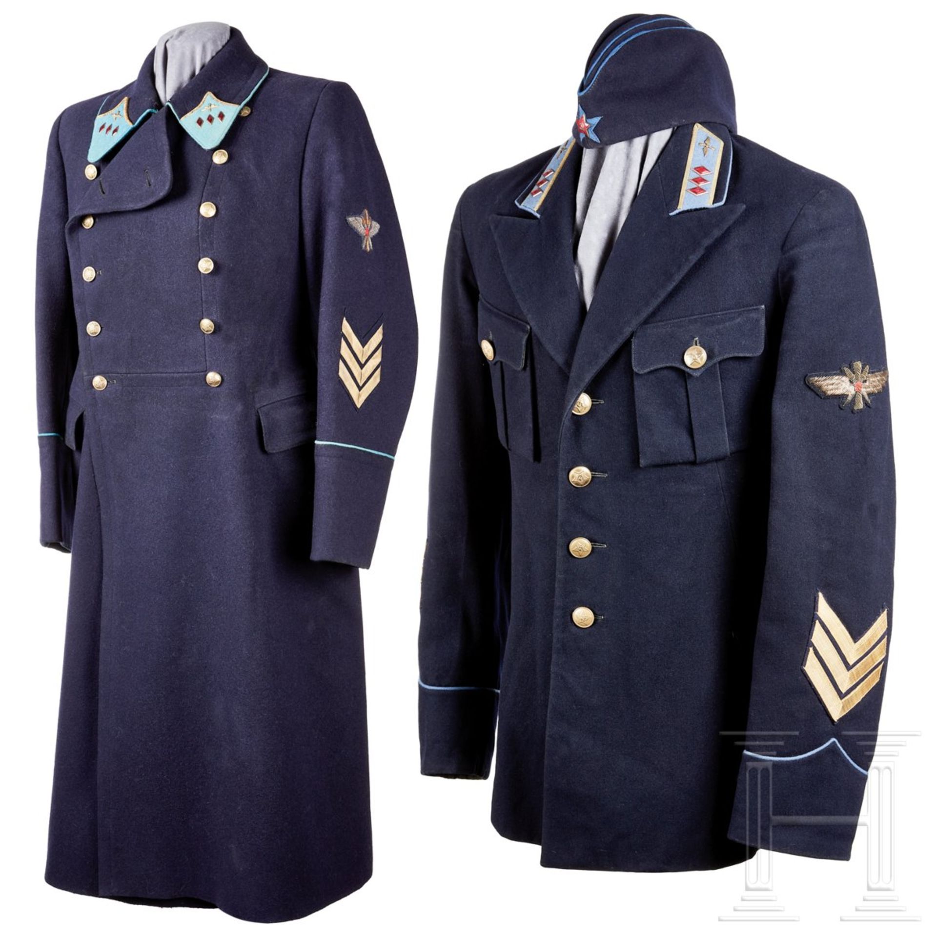 <de>Uniform eines Oberbefehlshabers der Luftwaffe<br>Uniformrock aus dunkelblauem Wollstoff, offener