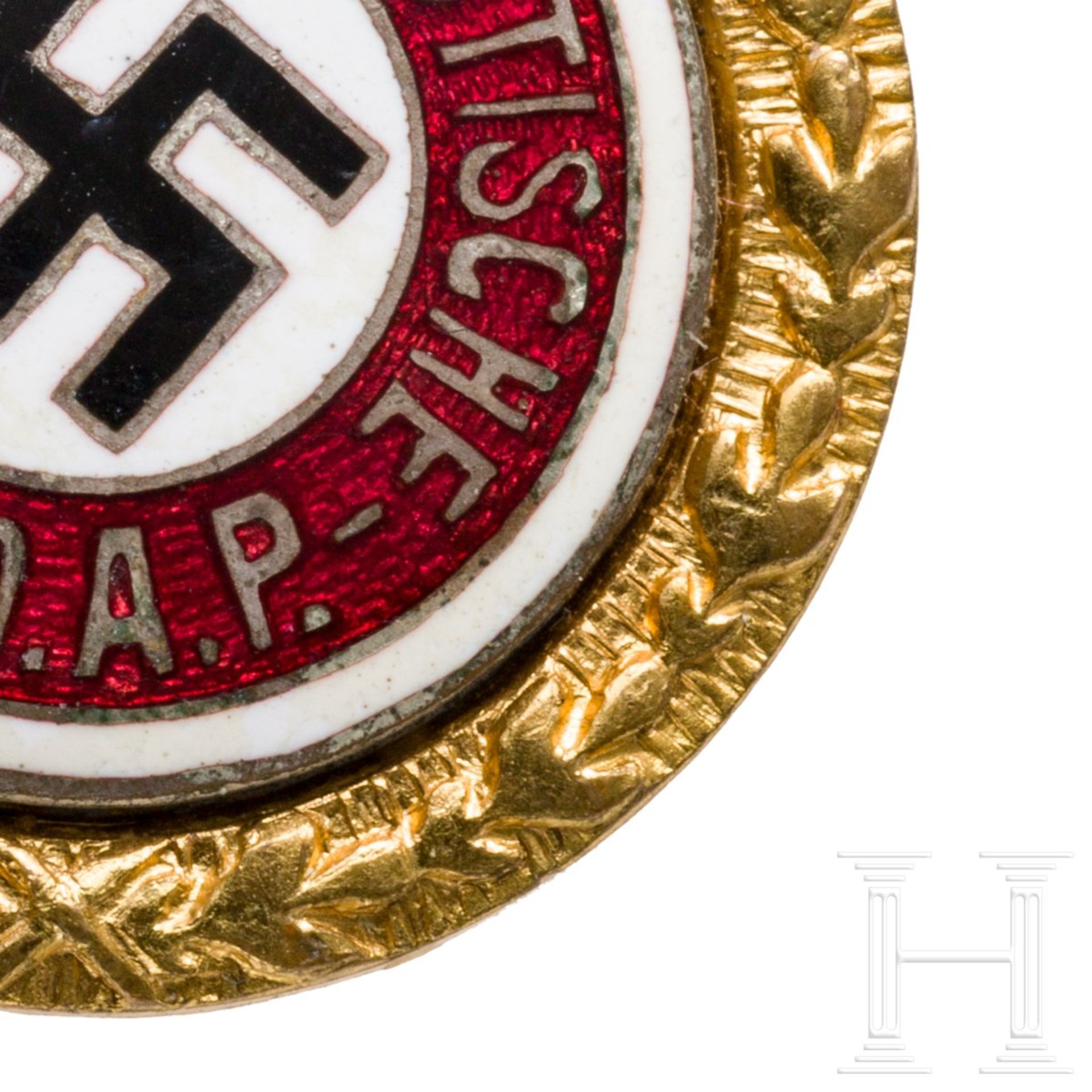 <de>Ilse Heß – Goldenes Ehrenzeichen der NSDAP mit Besitzurkunde<br>Das Goldenes Ehrenzeichen in der - Bild 5 aus 6
