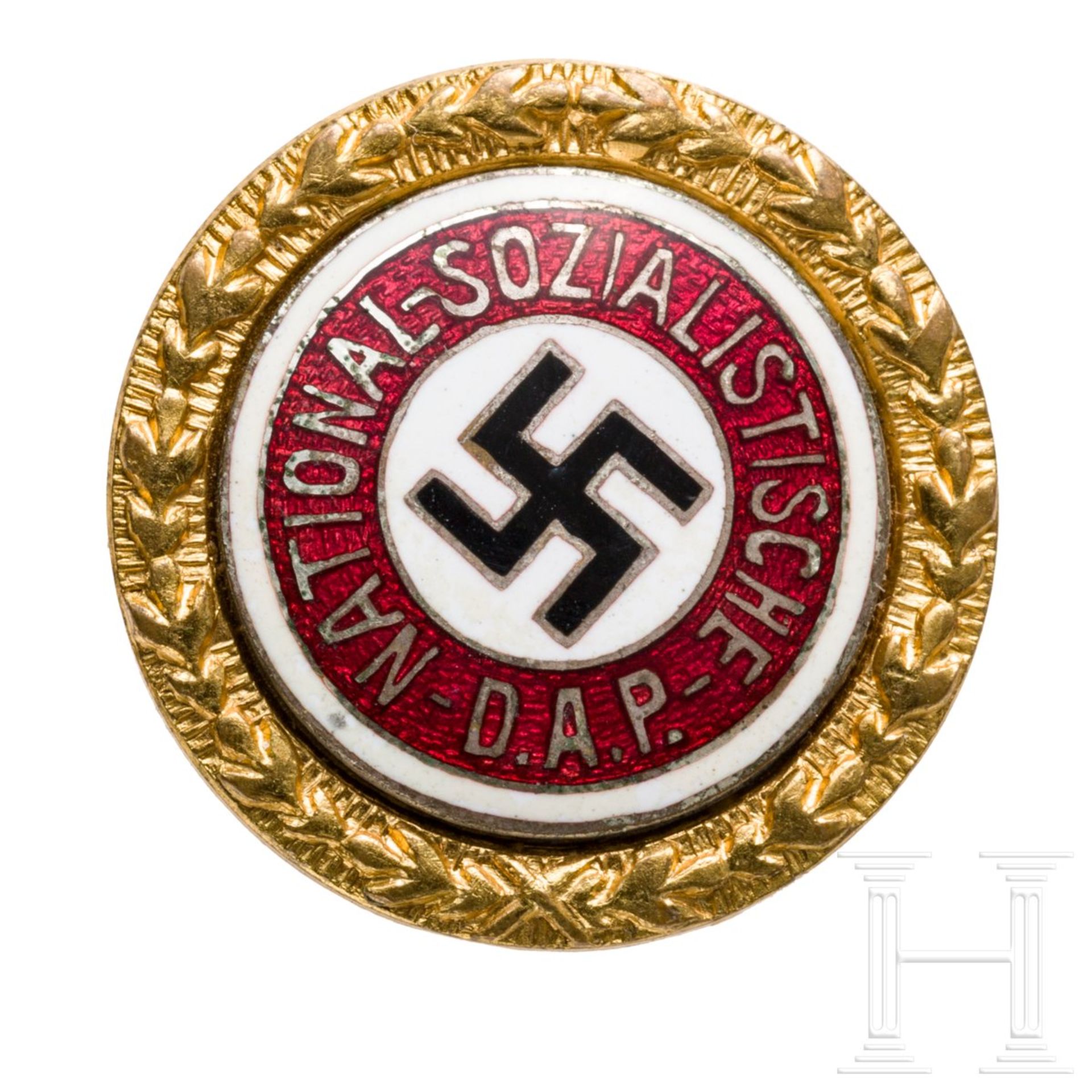 <de>Ilse Heß – Goldenes Ehrenzeichen der NSDAP mit Besitzurkunde<br>Das Goldenes Ehrenzeichen in der - Bild 2 aus 6