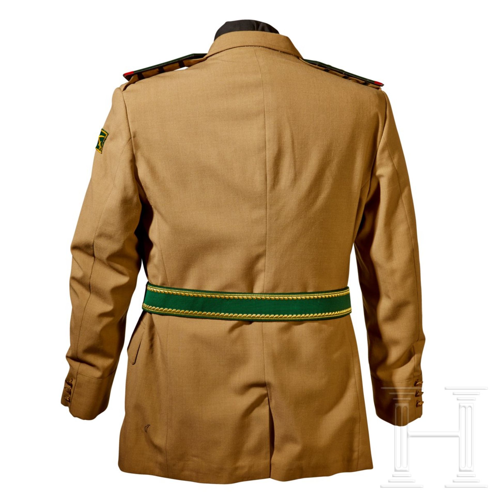 <de>A Syrian Army Brigadier General Uniform<br>Four pocket open collar tunic, tan colour lightweight - Bild 2 aus 8