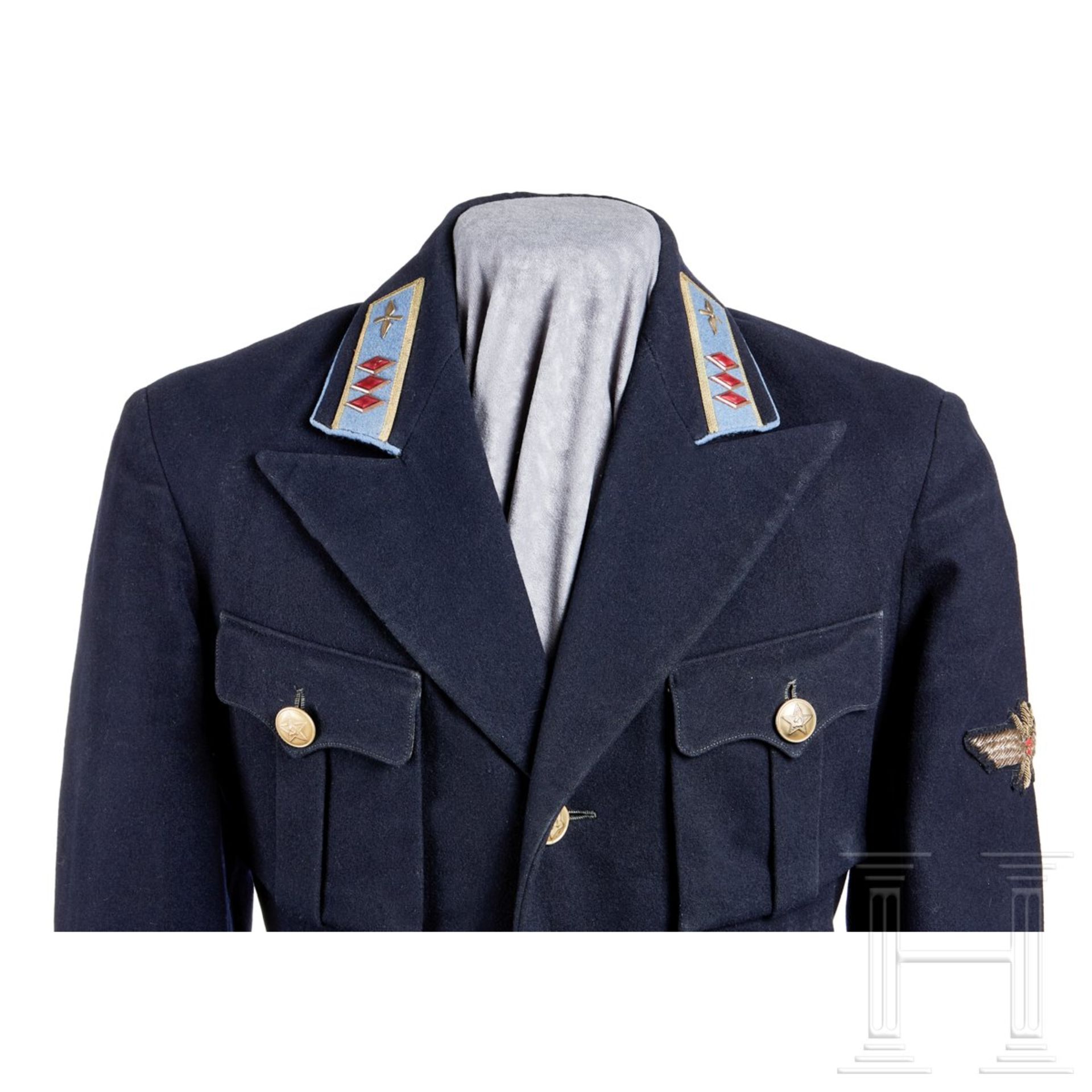 <de>Uniform eines Oberbefehlshabers der Luftwaffe<br>Uniformrock aus dunkelblauem Wollstoff, offener - Bild 9 aus 19