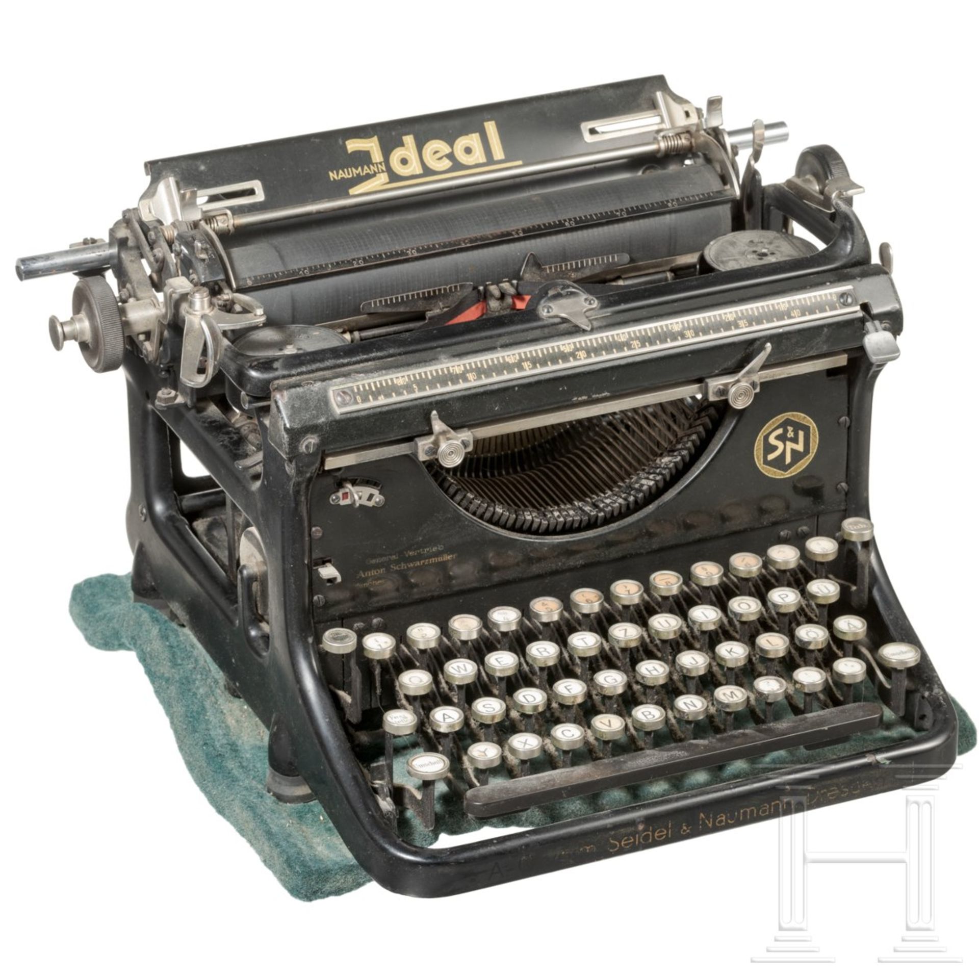 <de>Ilse Heß – Schreibmaschine "Ideal" aus dem persönlichen Sekretariat<br>Große, schwere Tischschre
