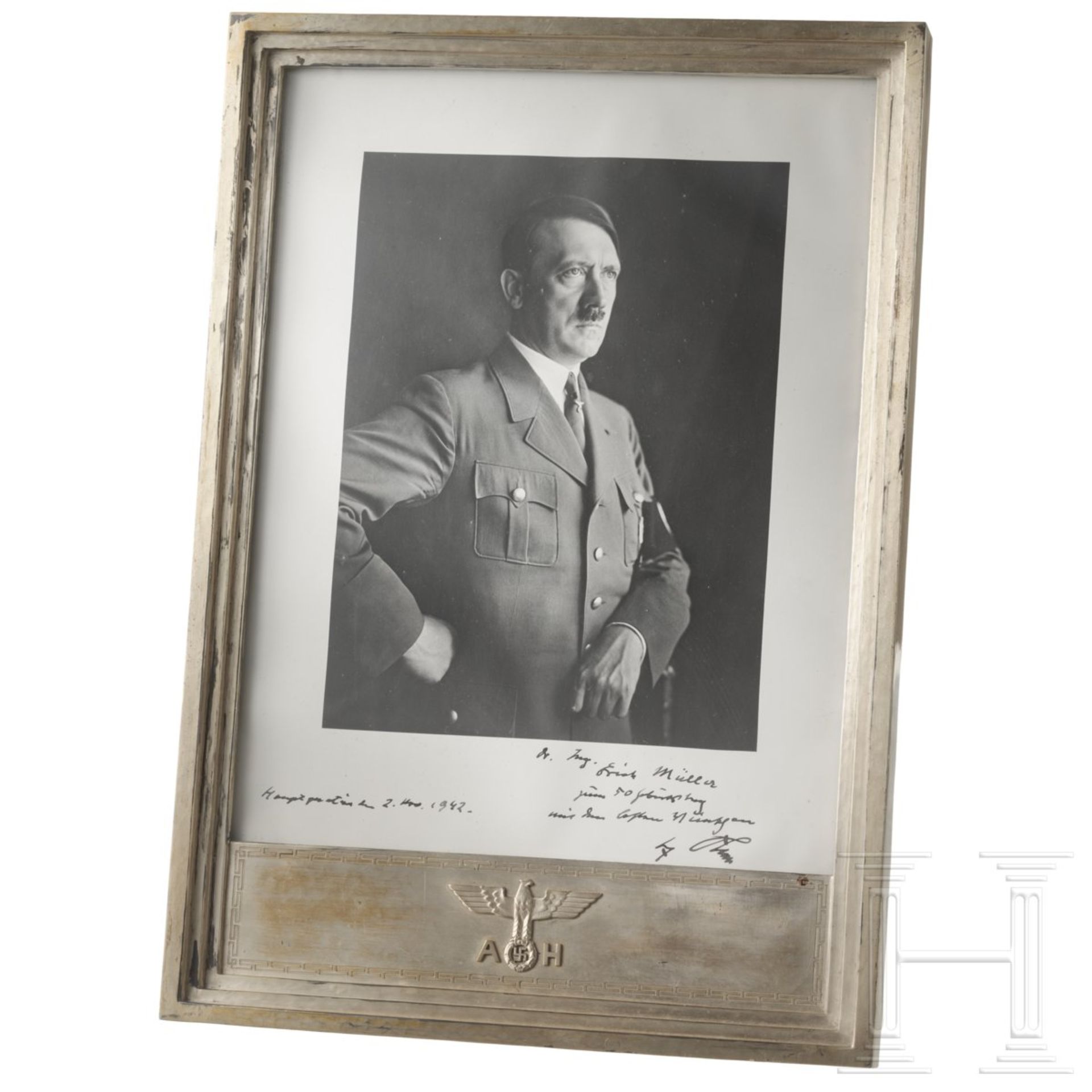 <de>Adolf Hitler – silberner Geschenkrahmen an Prof. Erich Müller bei der Friedrich Krupp AG 1942<br - Bild 2 aus 8