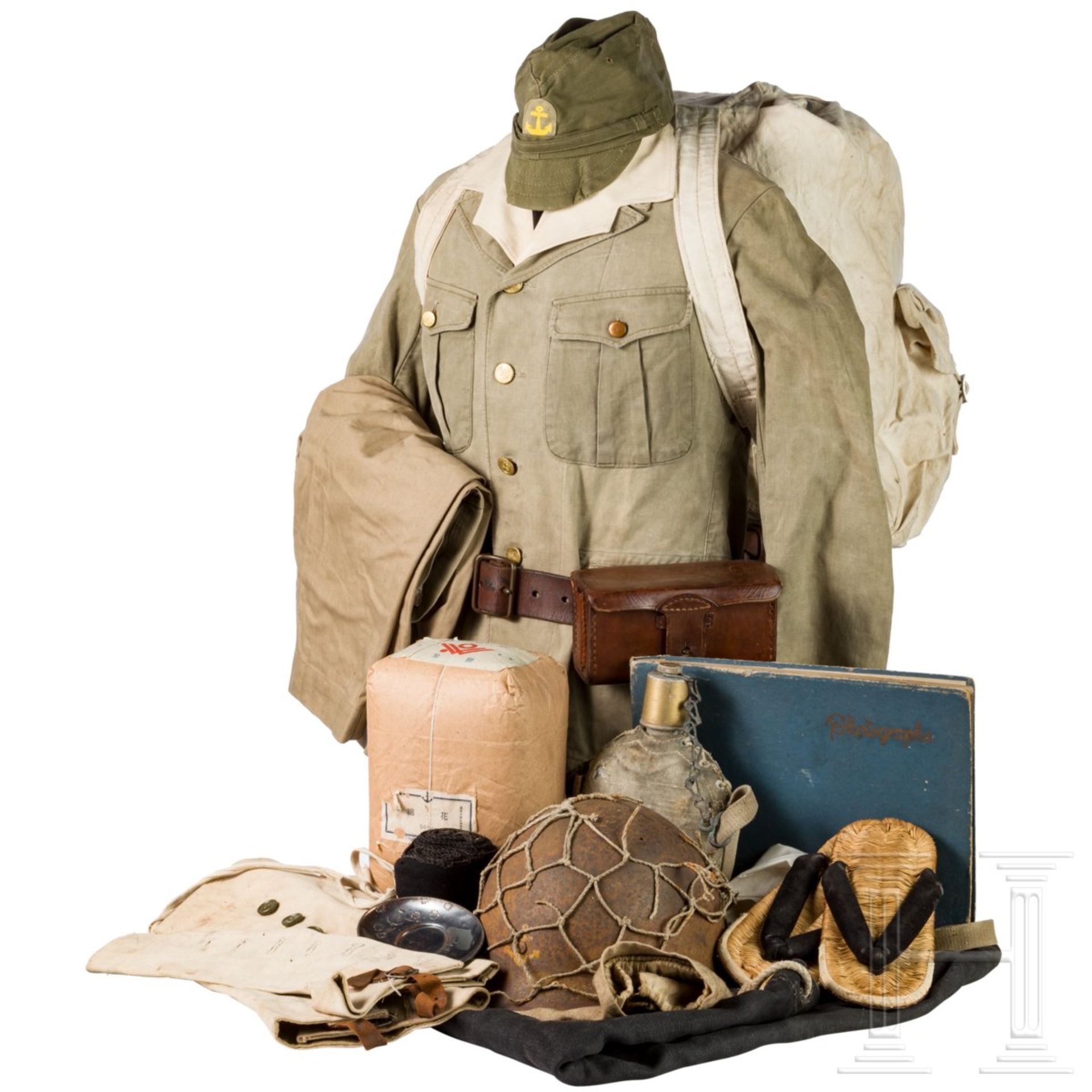 <de>Uniform- und Ausrüstungsensemble eines Soldaten der Marineinfanterie im 2. Weltkrieg<br>Dunkelgr