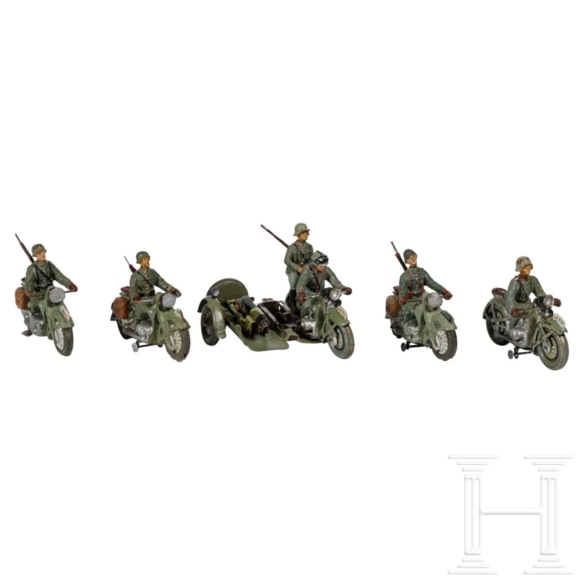 <de>Fünf Hausser-/Elastolin-Motorräder WH 590, Solokrads und mit SMG im Beiwagen WH 591<br>Konvolut  - Bild 2 aus 6