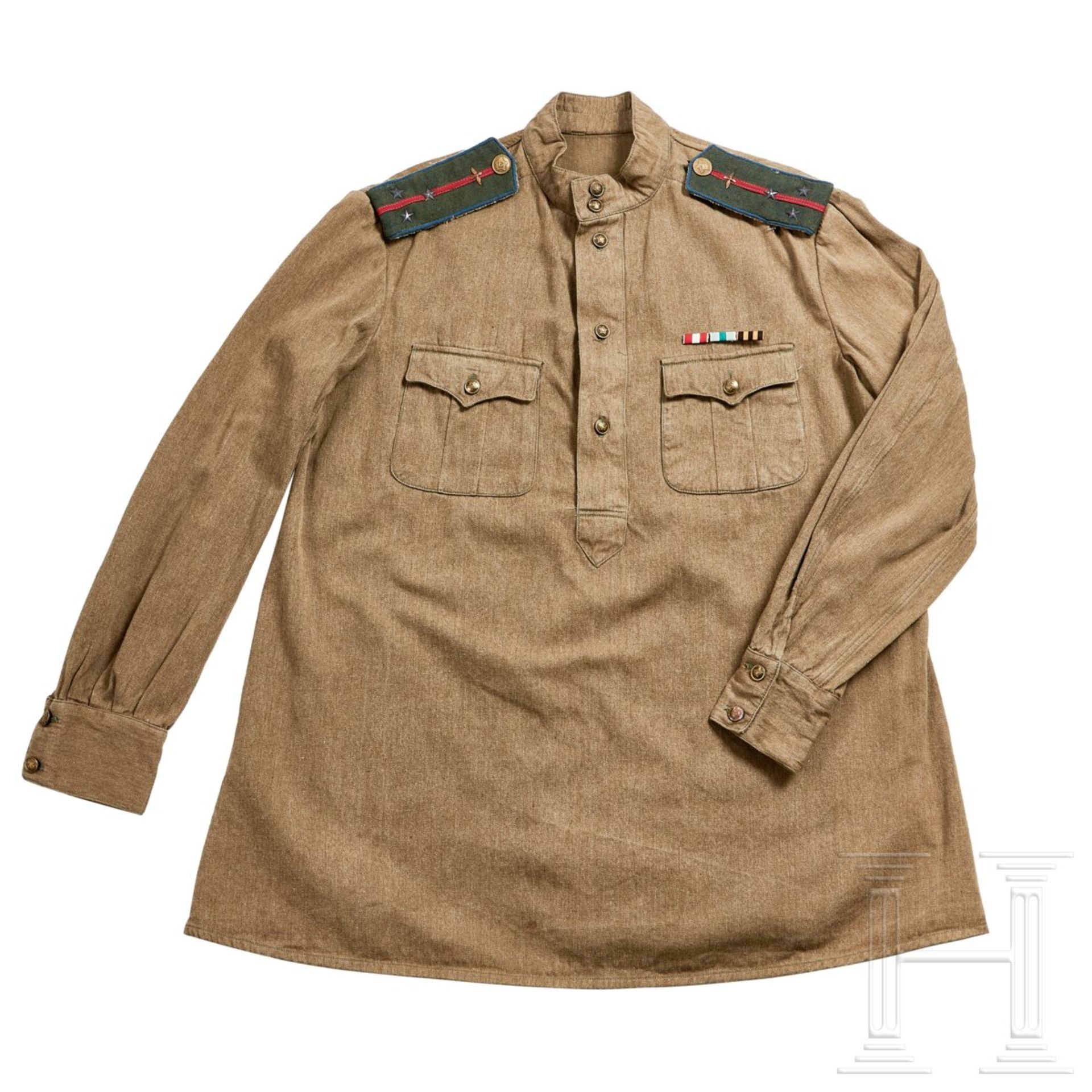 <de>An Air Force Officer's Gymnastyorka <br>Olive-brown ribbed cotton pullover, three-button front c