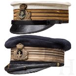 Zwei Schirmmützen für Offiziere der Marine, vor und nach 1900In Sommerausführung für