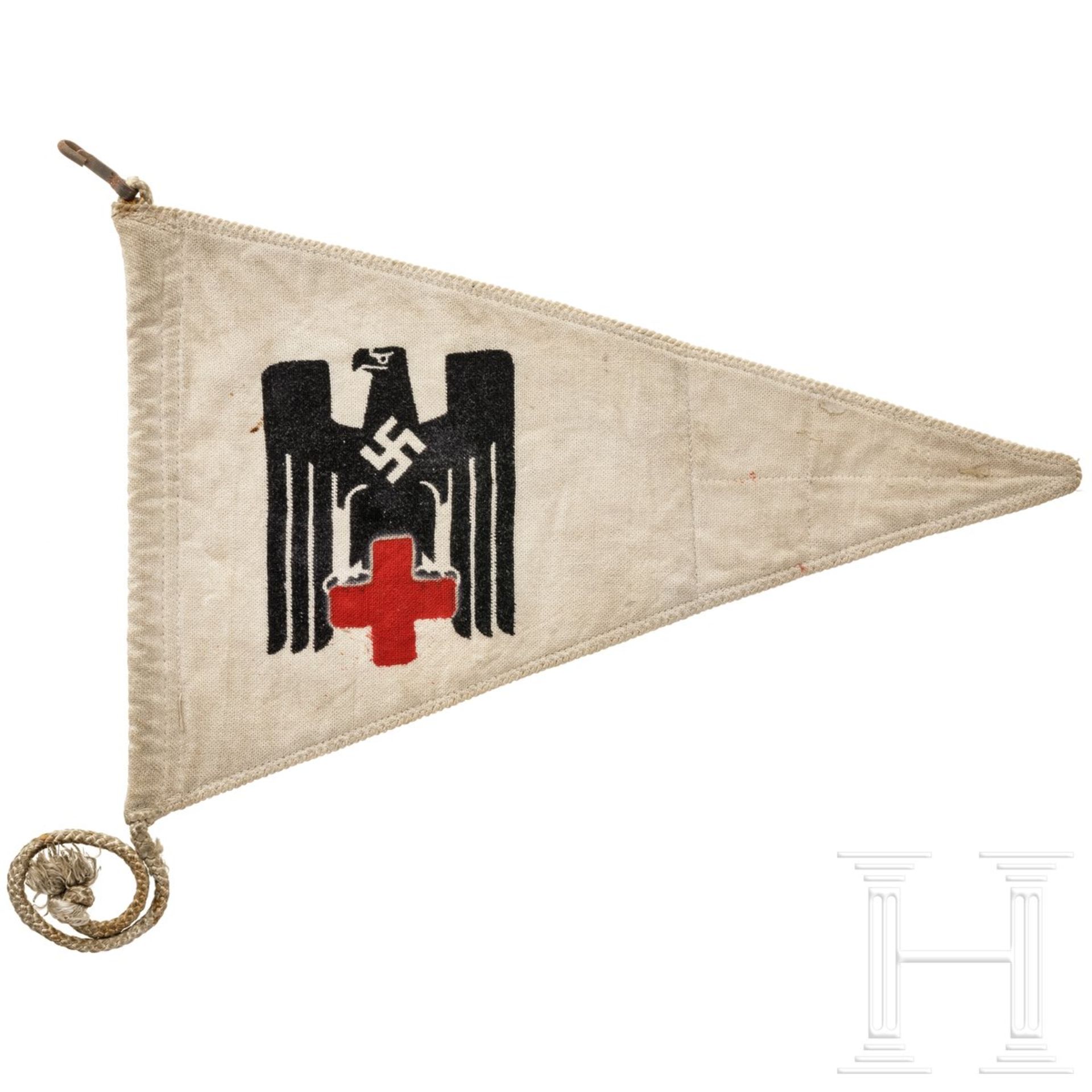 <de>Wimpel für Angehörige des Deutschen Roten Kreuzes<br>Dreieckswimpel aus weißem Leinen mit beidse - Bild 2 aus 2