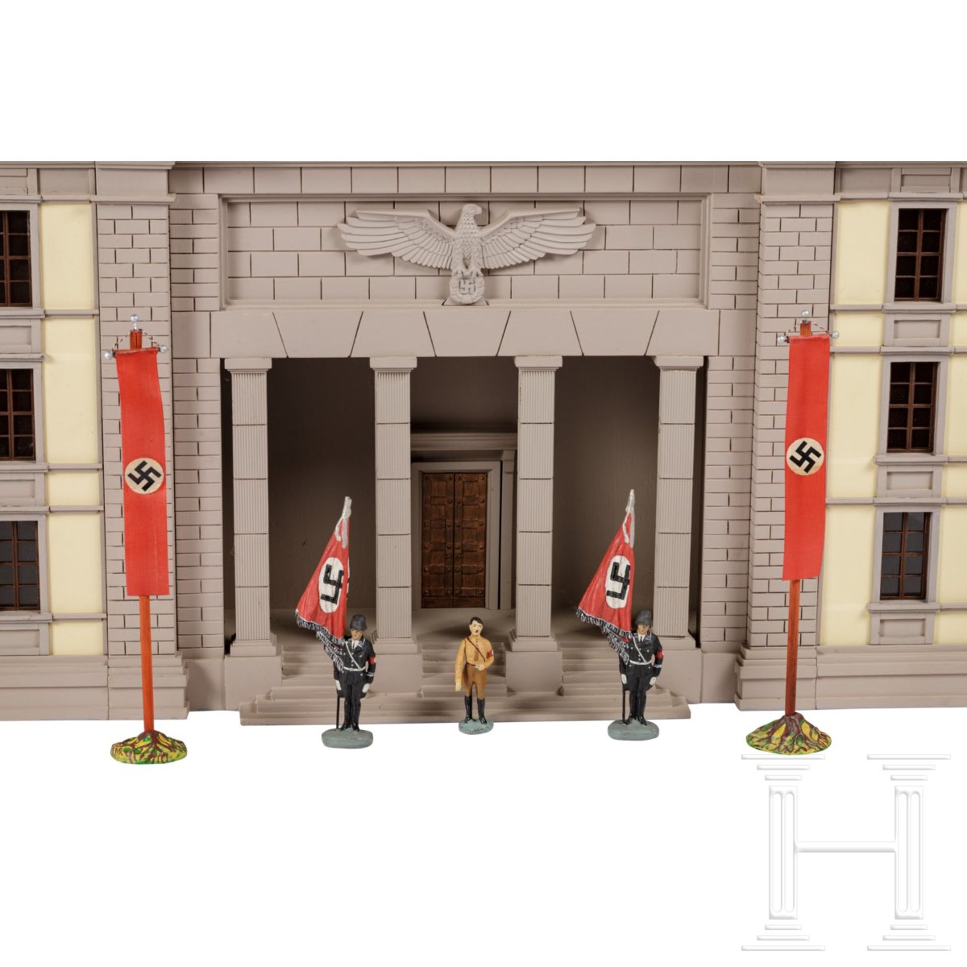 <de>Reichskanzlei Berlin Modellbau Jonas Berlin mit Seitenflügeln, zwei Fahnen und drei Figuren, zu  - Bild 2 aus 6