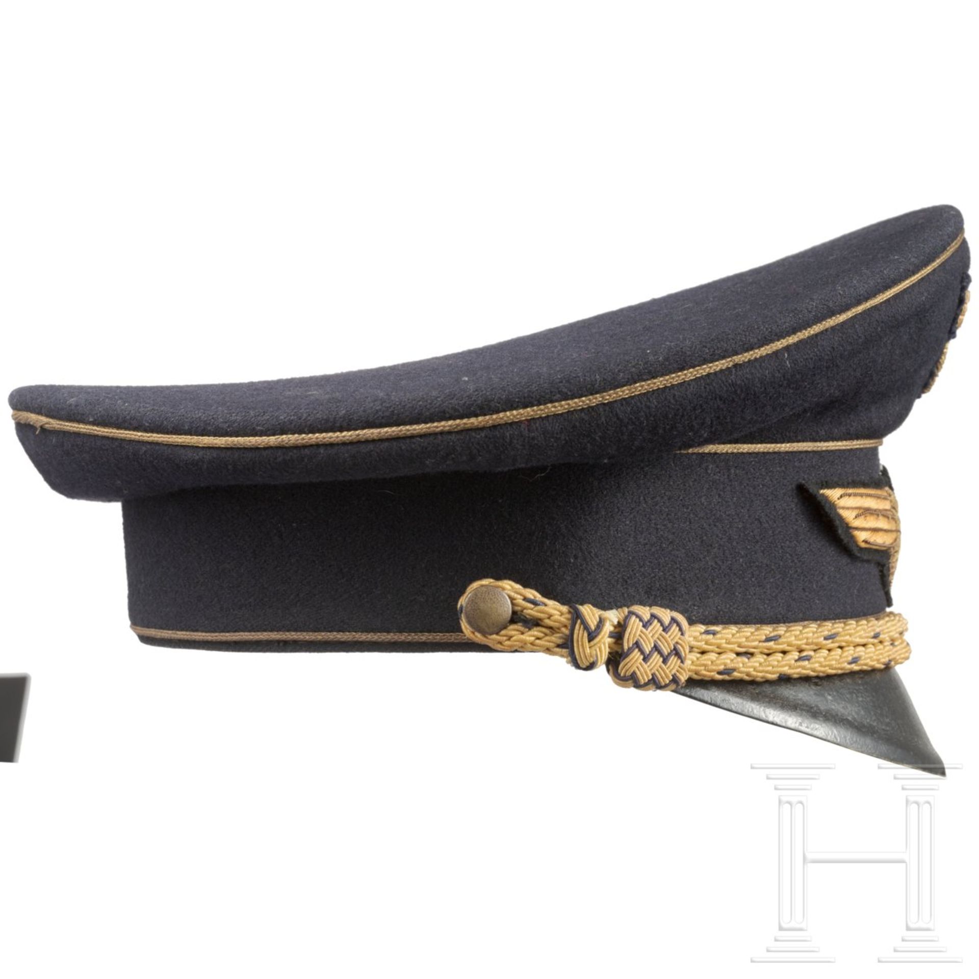 <de>Schirmmütze für einen Reichsbahndirektor<br>Späte Fertigung aus dunkelblauem Wollstoff mit schwa - Bild 3 aus 11