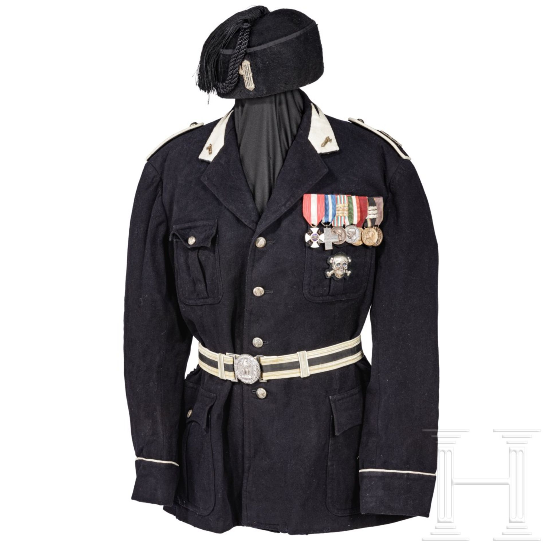 <de>Uniform für einen Alfiere Federale Fiorentino, vor 1945<br>Fez mit feinem schwarzen Mohairbezug,