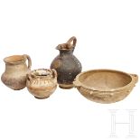 Vier Keramikgefäße aus unterschiedlichen Kulturen, 2. - 1. Jtsd. v. Chr.