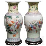 Ein Paar gemarkte Famille rose Vasen, China, um 1920