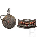 Silbermontierte Zundertasche und Schnupftabakflasche, Tibet, 19. Jhdt.