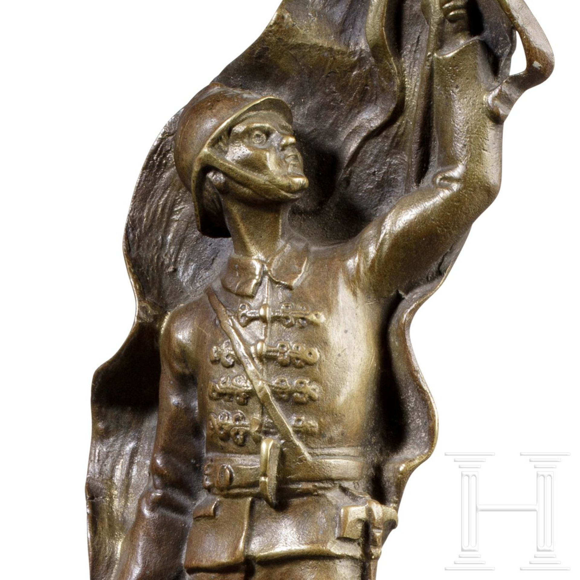 Bronzefigur eines Feuerwehrmanns - Image 3 of 3