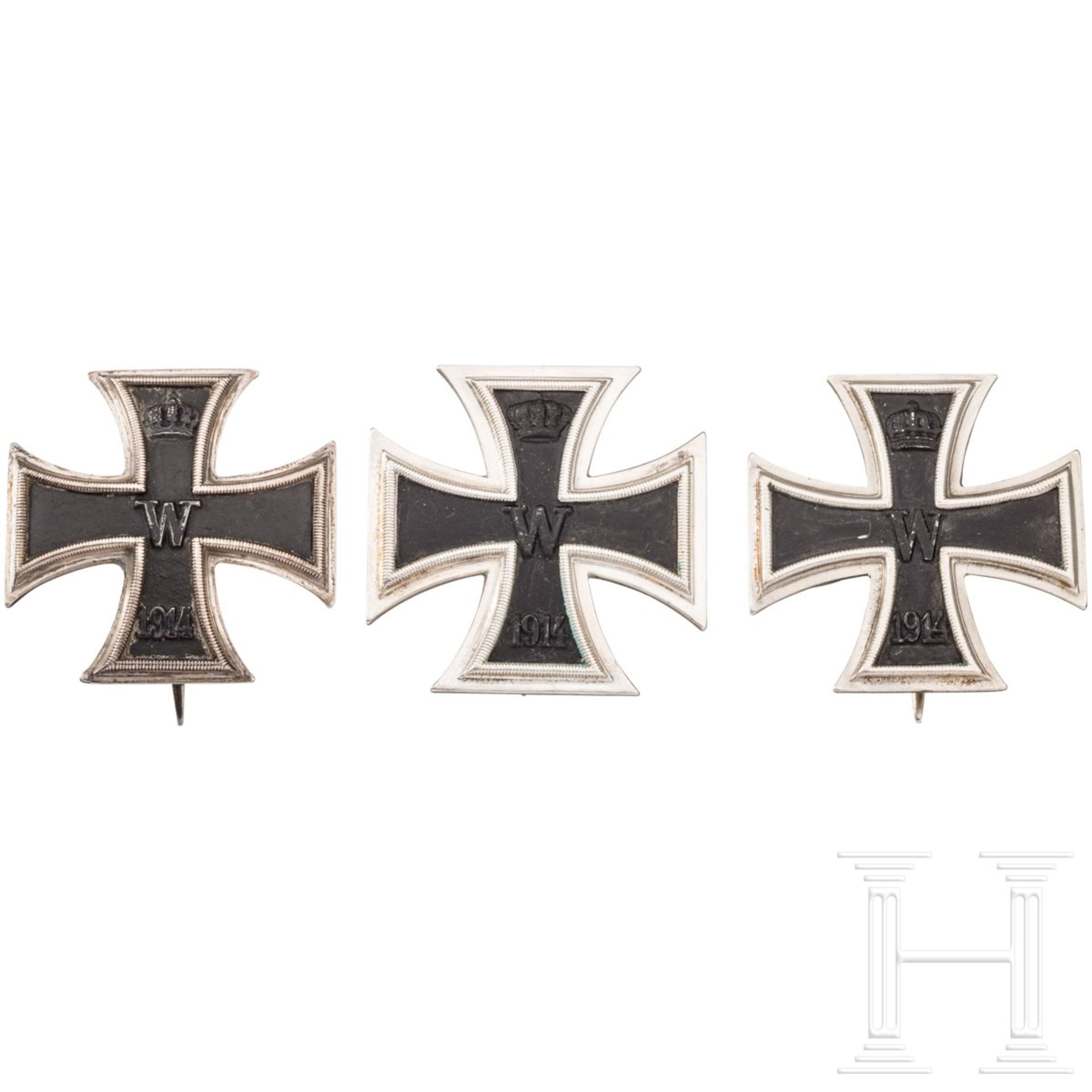 Drei Eiserne Kreuze 1. Klasse 1914 mit Gravuren