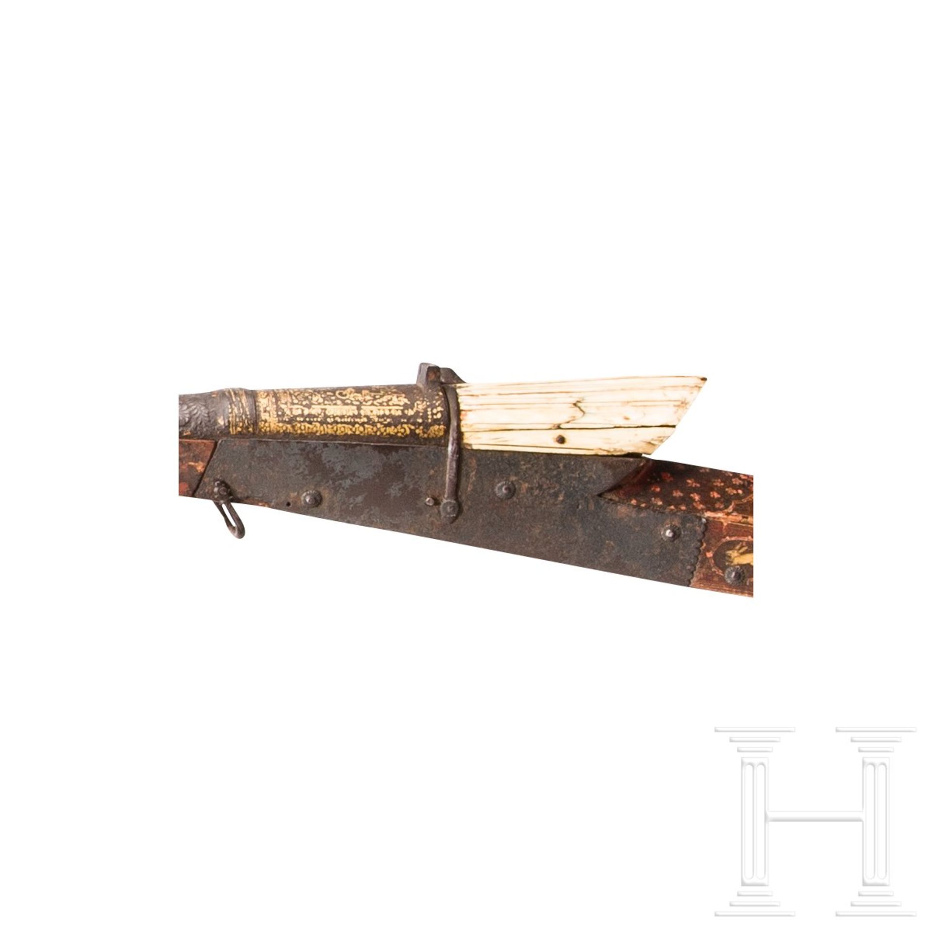 Goldtauschiertes Luntenschlossgewehr mit bemaltem Holzschaft, Indien, um 1800 - Bild 5 aus 5