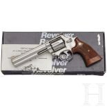 Smith & Wesson Mod. 686, "The .357 Distinguished Combat Magnum Stainless", im Karton