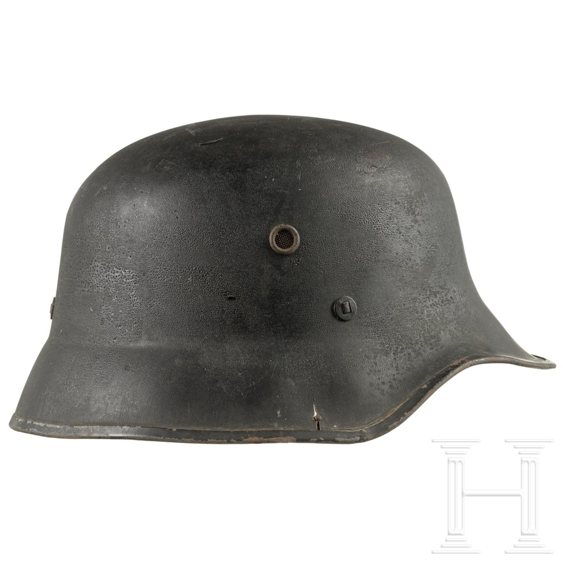 Leichter Helm ähnlich M 35, Deutsches Reich oder DDR, 1940er Jahre - Bild 2 aus 3