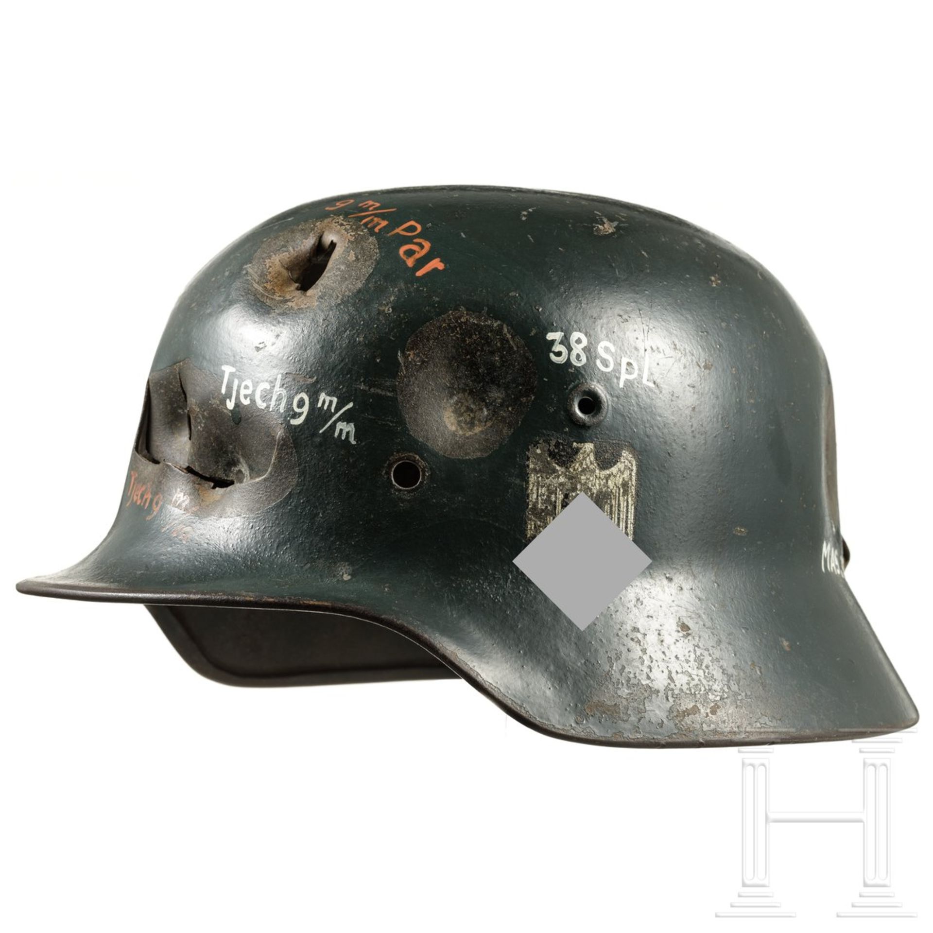 Stahlhelm M 40, beschossen, deutsch, 1940er Jahre