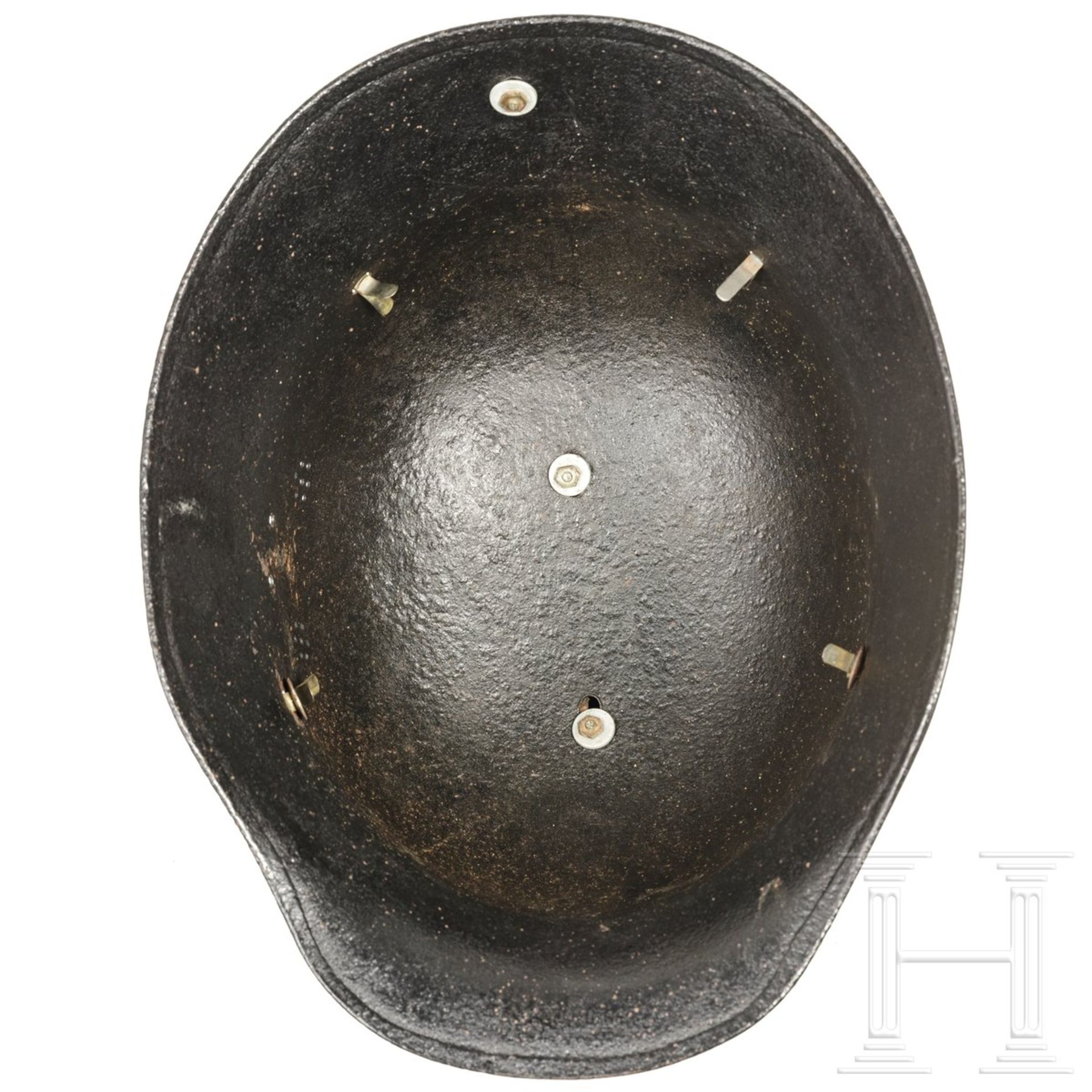 Stahlhelm mit Alu-Kamm, Feuerwehr, deutsch, um 1945
 - Bild 3 aus 3