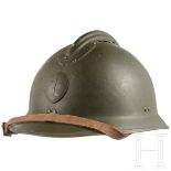 Stahlhelm M26 (Adrian) mit Armbrust, Belgien, Frankreich oder Niederlande, 1930er - 1940er Jahre