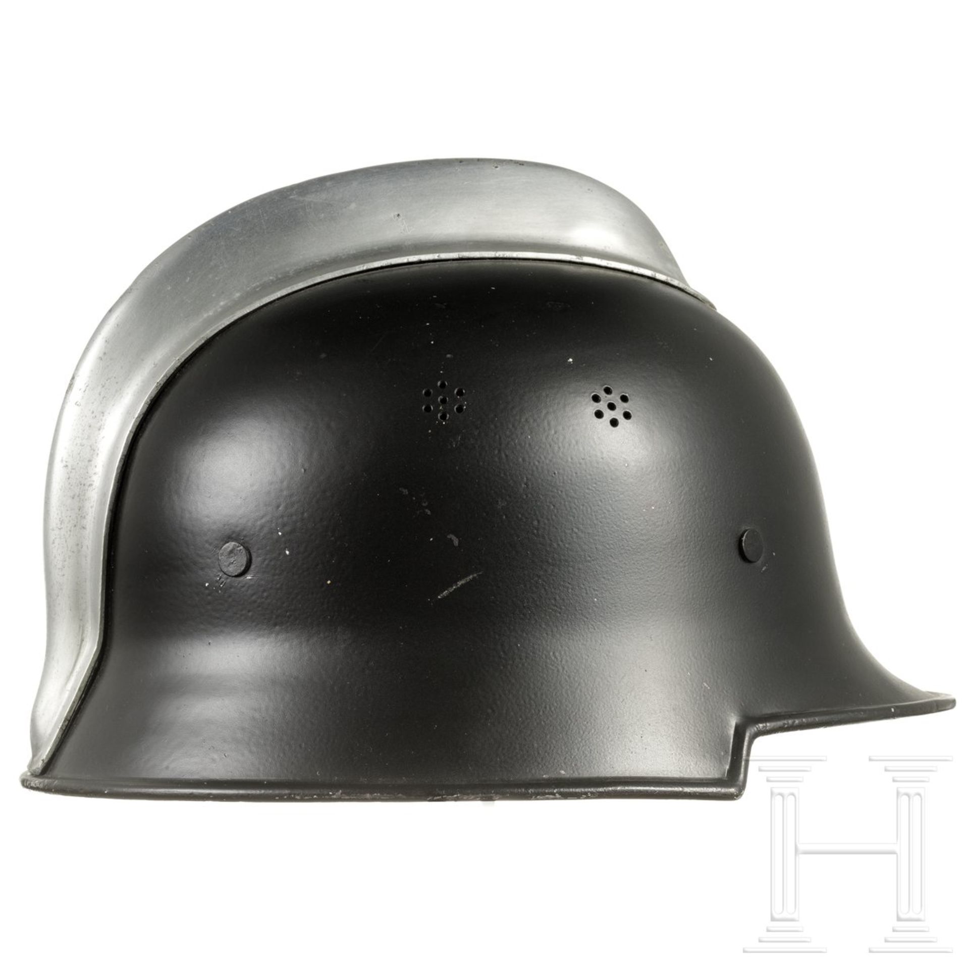 Aluminiumhelm M 34 der Feuerwehr, deutsch, 1930er - 1940er Jahre  - Bild 2 aus 3