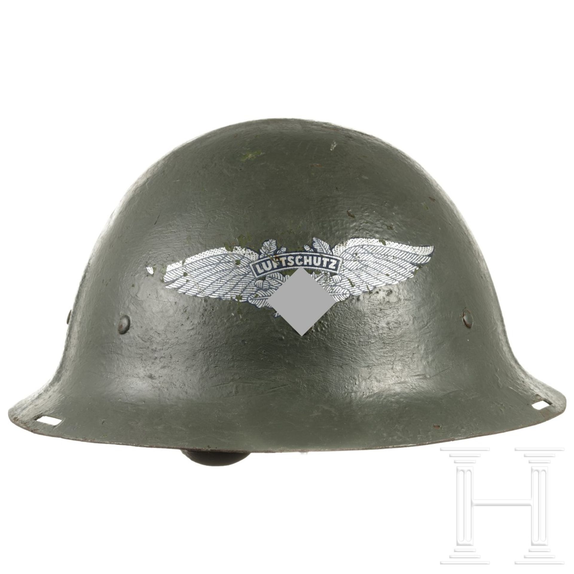 Stahlhelm mit Luftschutzemblem, deutsch, 1940er Jahre - Bild 3 aus 4