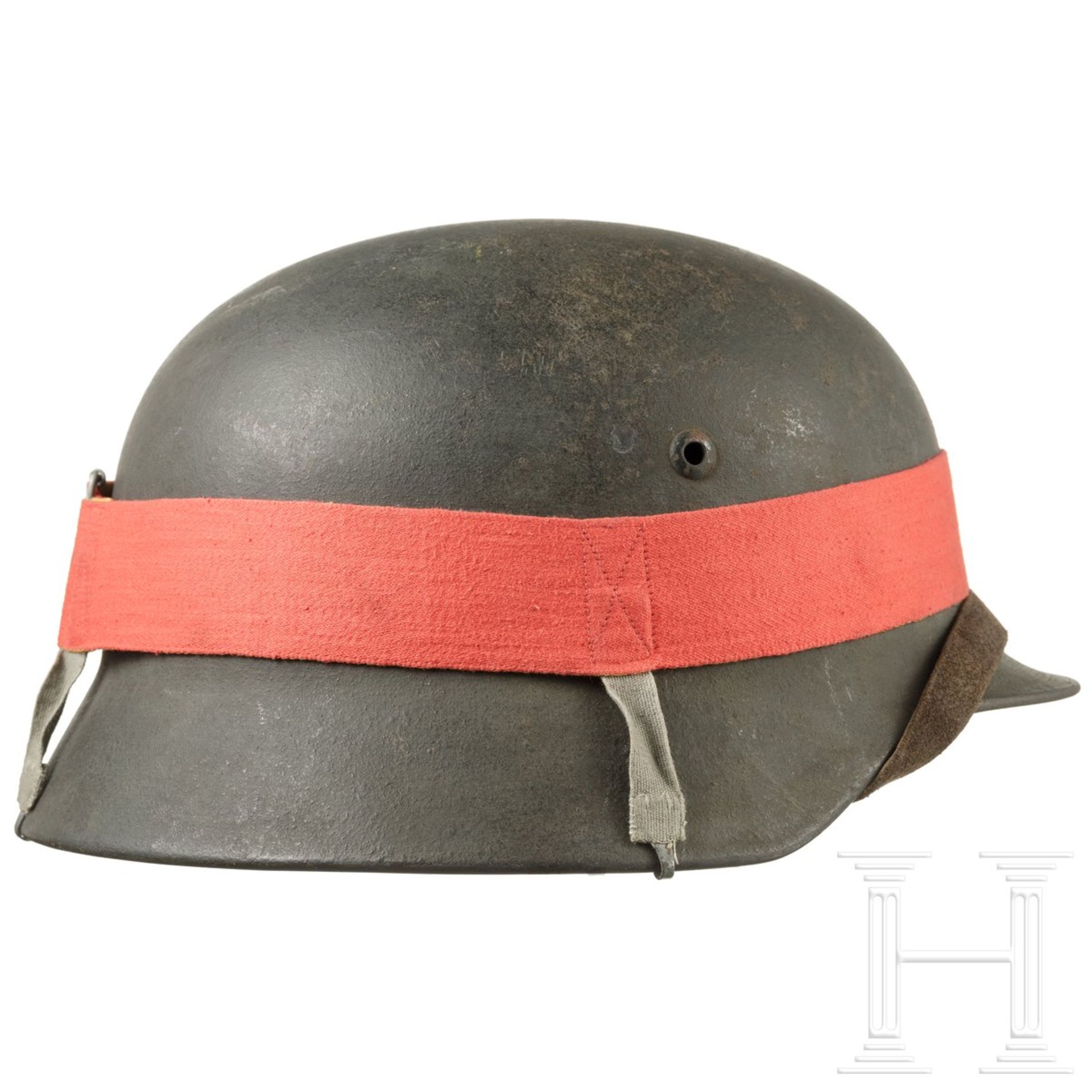 Stahlhelm M 35 mit Manöverband, deutsch, 1935 - 1945 - Bild 2 aus 6