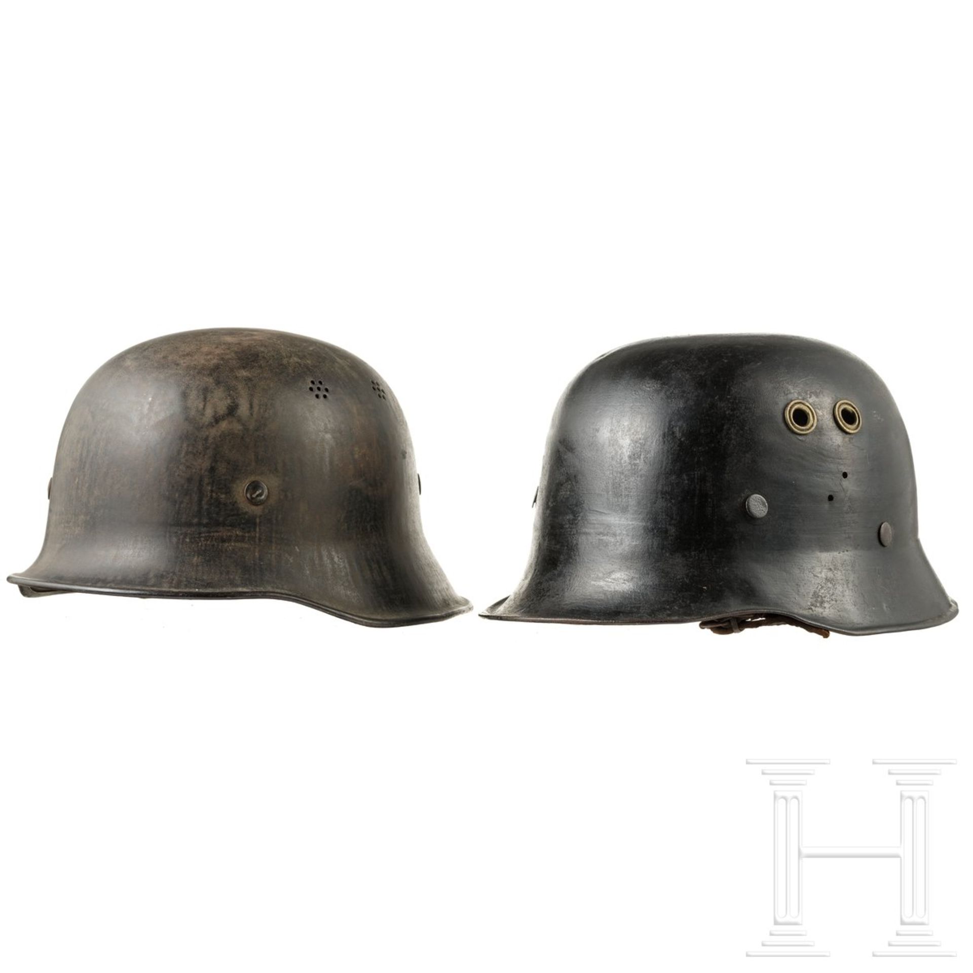 Zwei Stahlhelme, Feuerwehr/Zivilschutz, deutsch, 1930er - 1940er Jahre