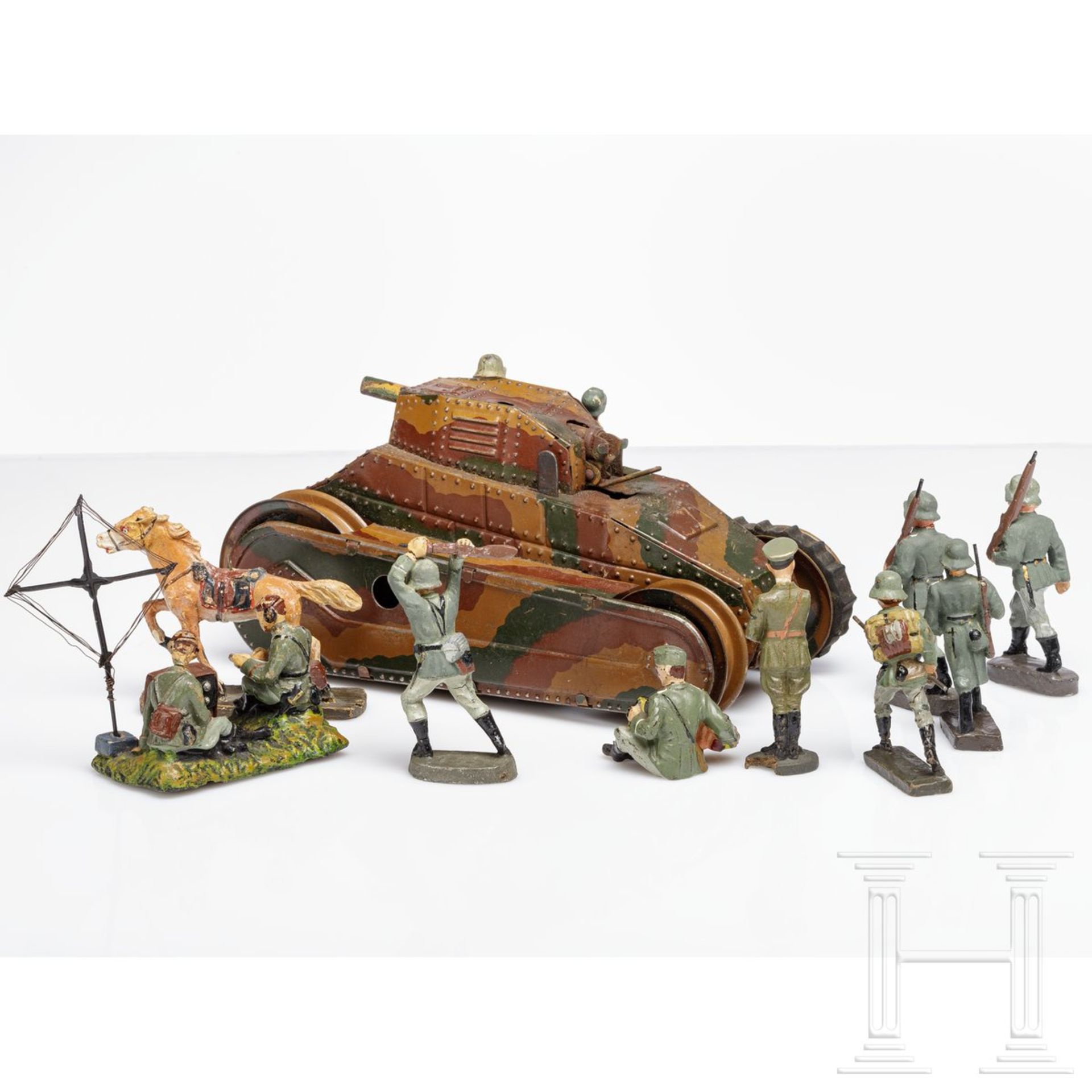 Großer Märklin-Tank und Elastolin-Soldaten mit Hitlerfigur - Bild 2 aus 2