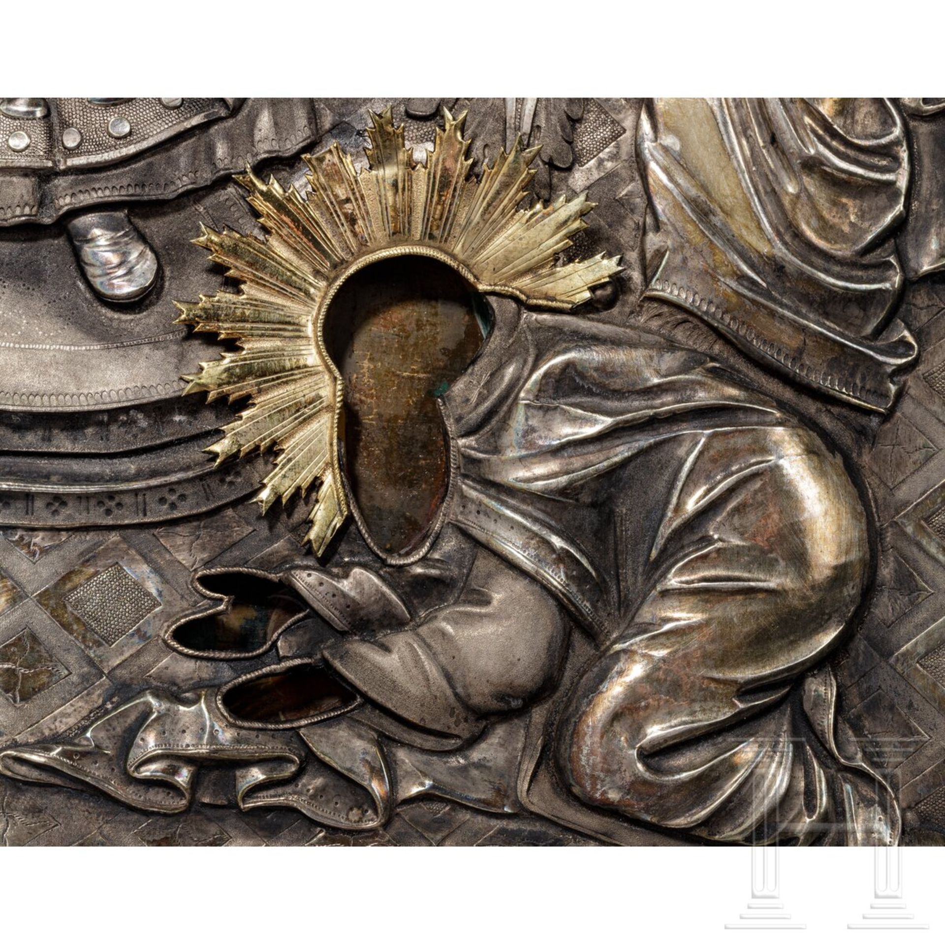 Ikone mit thronendem Christus Pantokrator und zehn Heiligen in prunkvollem silbernen Oklad, Russland - Bild 12 aus 16