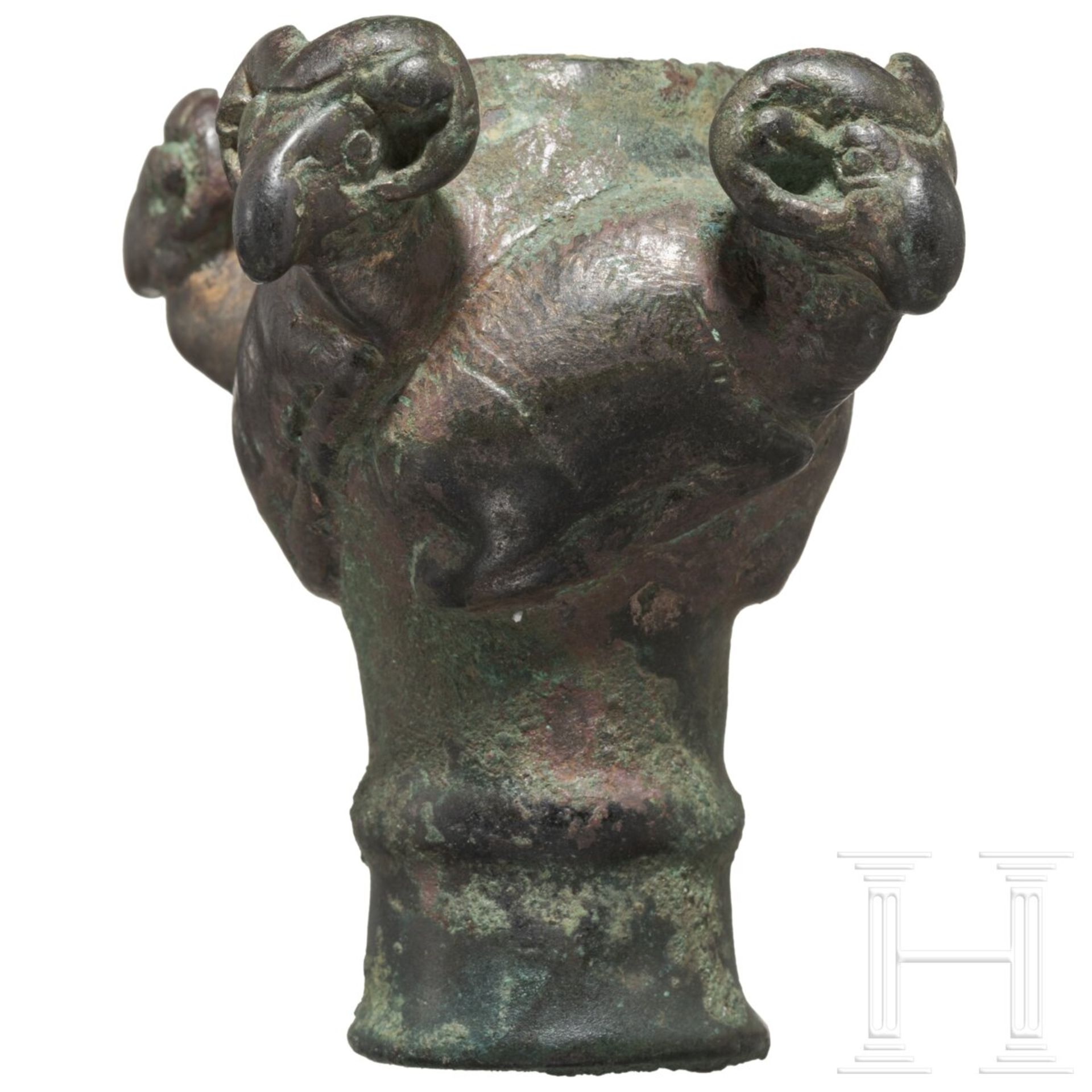 Keulenkopf mit vier Widderkšpfen, Luristan, Westiran, 10. - 8. Jhdt. v. Chr. - Bild 2 aus 6