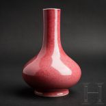 Rot glasierte Vase mit Qianlong-Marke