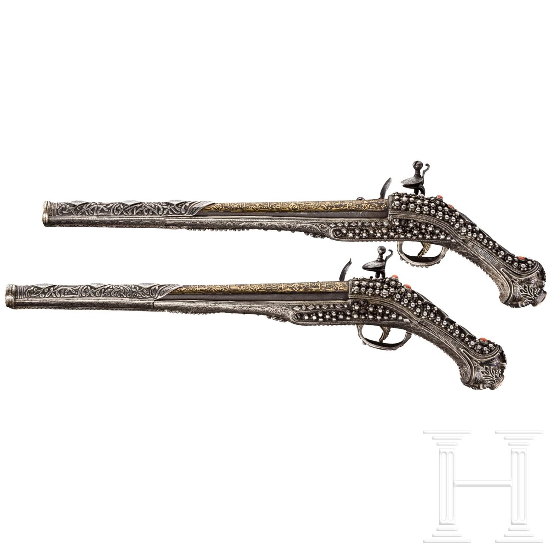 Ein Paar goldtauschierte und silbermontierte Prunk-Steinschlosspistolen, balkantürkisch, 19. Jhdt. - Image 3 of 8