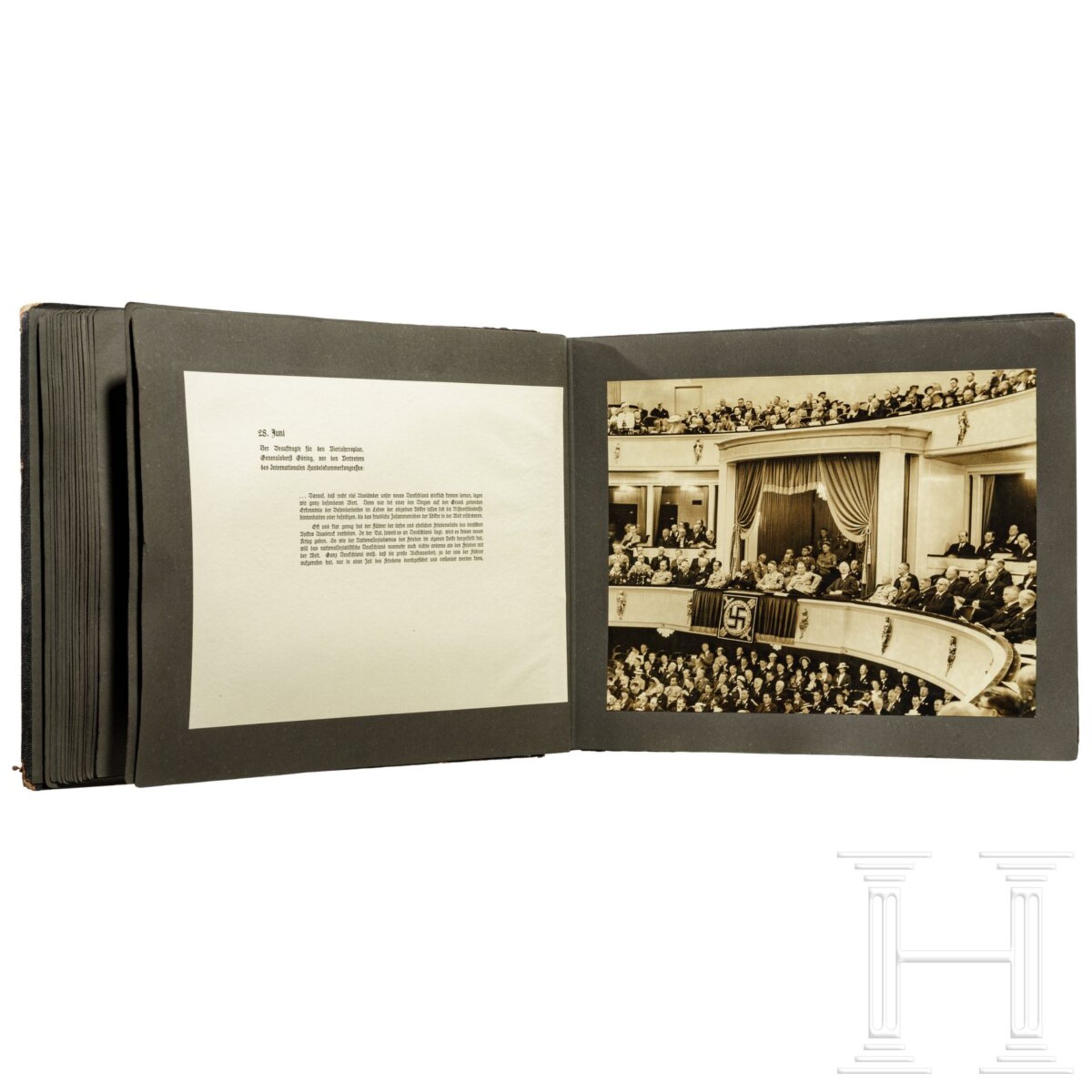 Geschenk-Fotoalbum der Partei 1937 mit 56 großformatigen Fotos und Textblättern