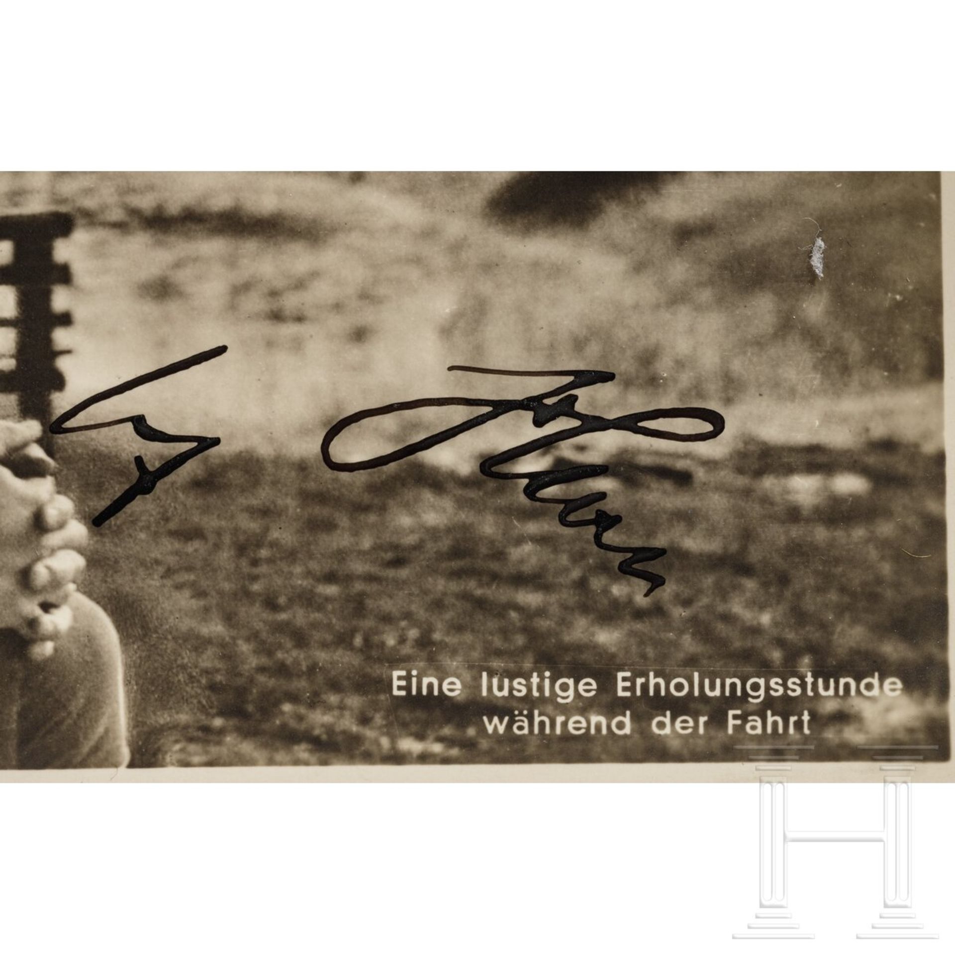 Adolf Hitler - eigenhändig signierte Hoffmann-Postkarte "Eine lustige Erholungsstunde während der Fa - Image 3 of 3