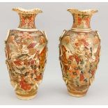 Paar Satsuma-Vasen, Japan, Ende 19. Jh. Leicht geschulterter Korpus mit virtuell eingeschnürtem