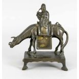 Der Tangzeitliche Dichter Du-Fu auf seinem Esel, China, wohl 18. Jh., Bronze. Figürlicher