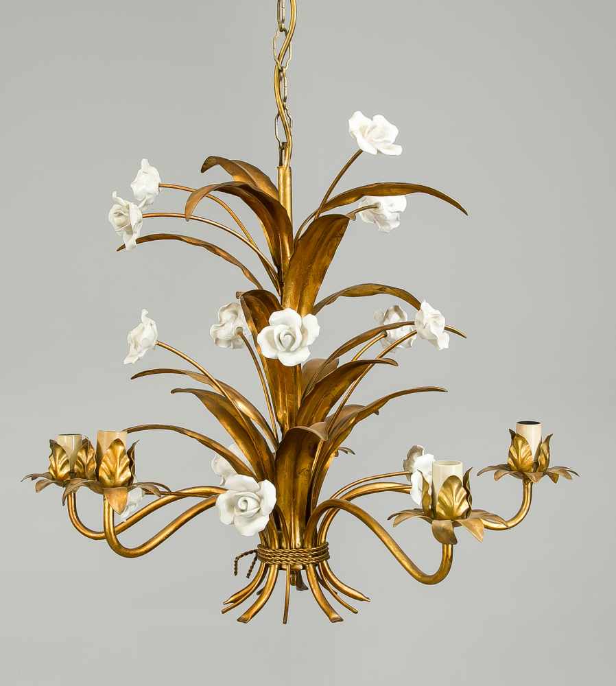 Deckenlampe, Ende 19. Jh., in Gebindeform mit Blättern und Porzellanblüten (Rosen), leicht ber. &