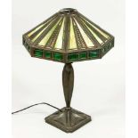 Jugendstil Tischlampe (Tiffanystil), Anfang 20. Jh., unter dem Sockel bez. ''Handel Lamps''.