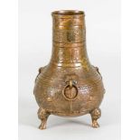 Archaisierende Kupfer-Vase, China, 19. Jh. oder früher? Bauchiger Korpus mit zylindrischem Hals