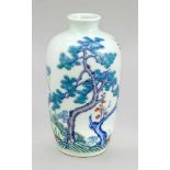 Kleine Doucai Vase, China, 20. Jh., umlaufender Dekor in Unterglasur-Blau und polychromer