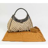 Trapez Bag von Gucci, mit Monogrammrapport, Stoff und Leder. Mit Staubbeutel, minimale