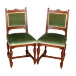 4 Stühle, Frankreich um 1880, Eiche massiv, gedrechselte Beine, grüner Mohair-Bezug, 93 x 4