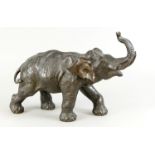 Elefant, China, 2. H. 20. Jh., patinierte Bronze, unterseitig chin. bez., L. 36 cm