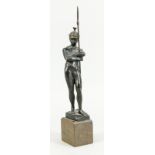 Julius Paul Schmidt-Felling (1835-1920), Gladiator mit Helm und Lanze, patinierte Bronze, im