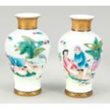 Paar Erotika-Vasen, China, 20. Jh. Leicht geschulterte Form mit kurzem, leicht eingezogenen H
