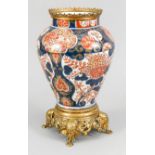 Imari-Vase mit vergoldeter Bronzemontierung, Japan, 19. Jh. (Meiji), Montierung wohl europäi