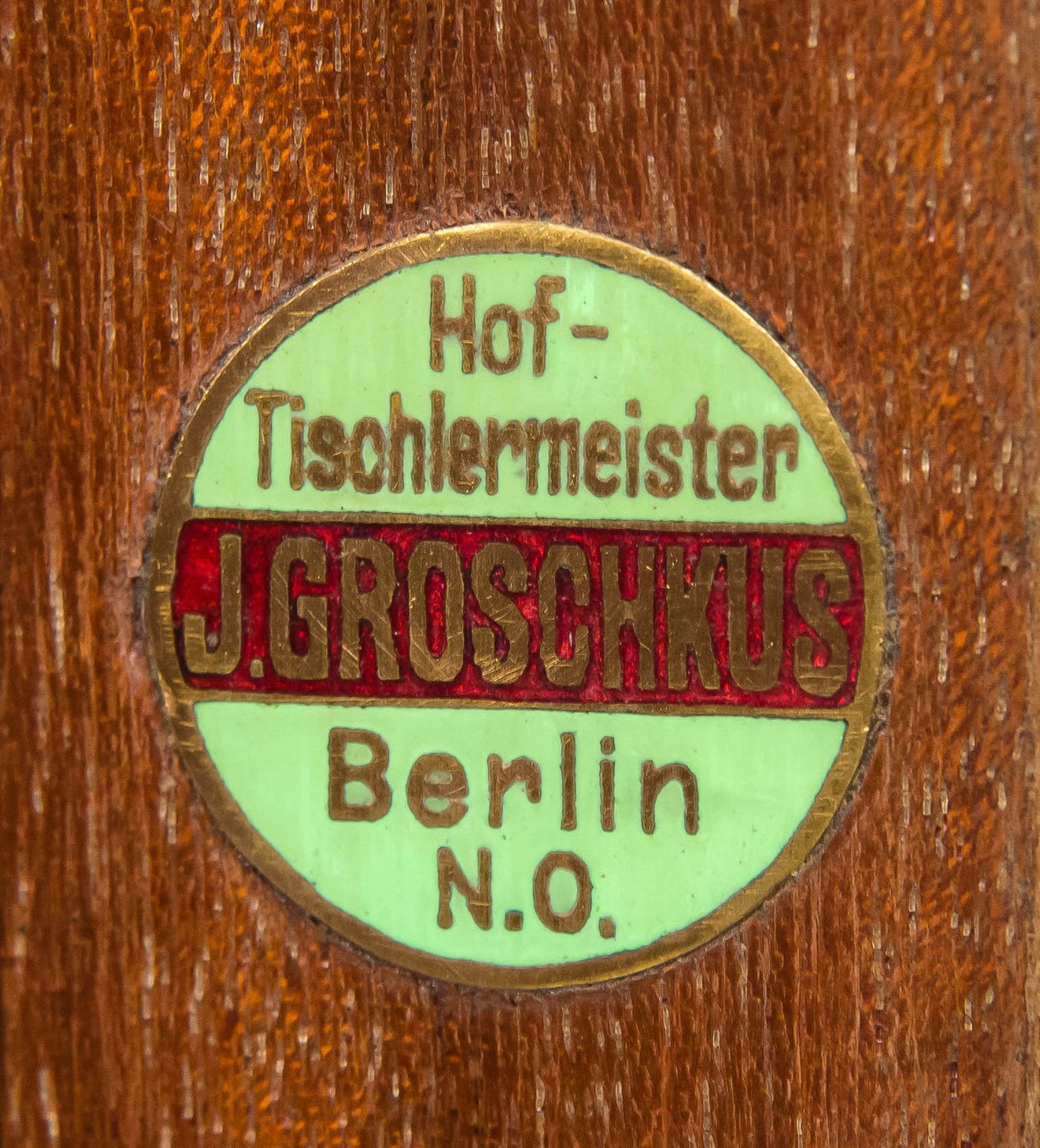 Berliner Jugendstil-Vitrinenensemble um 1900, 3-tlg., Berliner Tischlermeister J. Goschkus, Mahagoni - Image 3 of 3